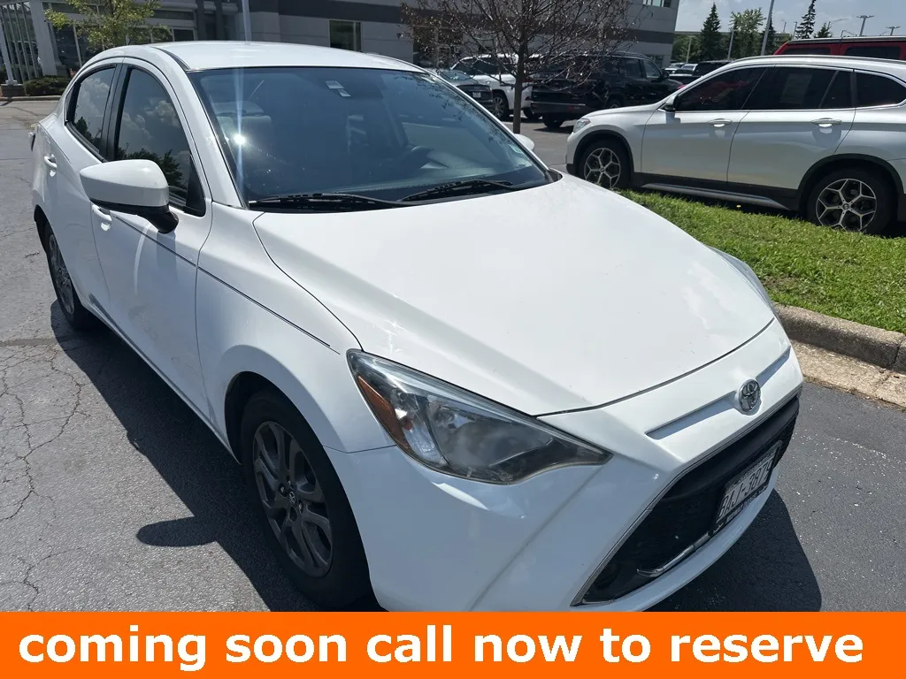 White 2019 Toyota Yaris LE for sale in Gurnee, IL