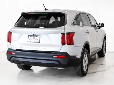 More photos of 2022 Kia Sorento LX at CarWise Gurnee, IL
