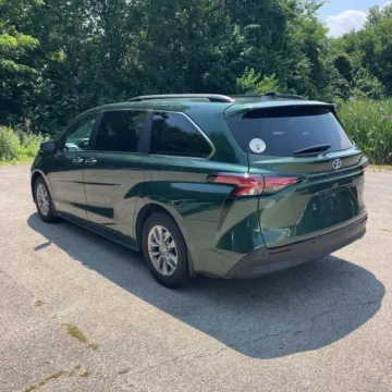 Photos of 2021 Toyota Sienna XLE for sale in Gurnee, IL at CarWise Gurnee