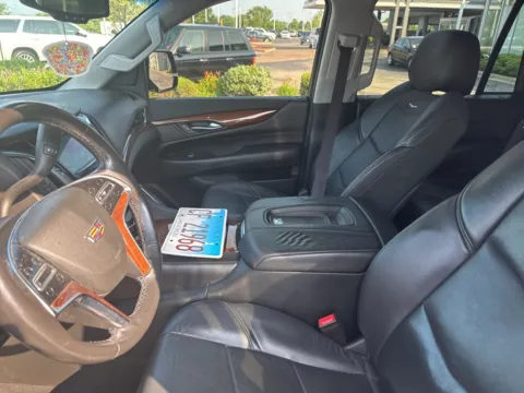 More photos of 2016 Cadillac Escalade Luxury at CarWise Gurnee, IL