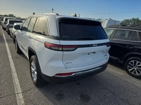 Photos of 2022 Jeep Grand Cherokee Limited for sale in Gurnee, IL at CarWise Gurnee