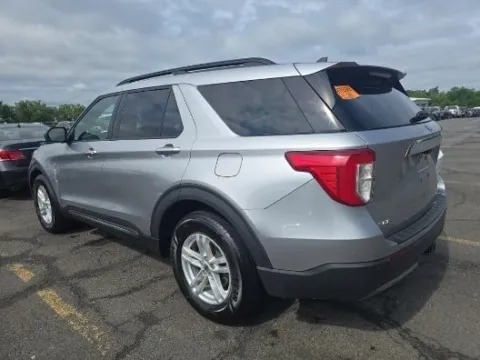 Photos of 2022 Ford Explorer XLT for sale in Gurnee, IL at CarWise Gurnee