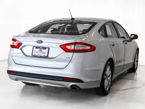 More photos of 2014 Ford Fusion SE at CarWise Gurnee, IL