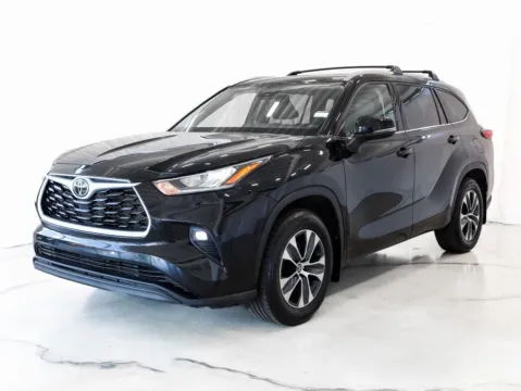 Another view of 2022 Toyota Highlander XLE for sale in Gurnee, IL at CarWise Gurnee