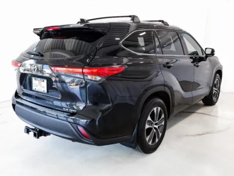 More photos of 2022 Toyota Highlander XLE at CarWise Gurnee, IL
