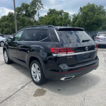 Photos of 2021 Volkswagen Atlas 3.6L V6 SE w/Technology for sale in Gurnee, IL at CarWise Gurnee