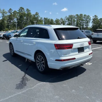 Photos of 2019 Audi Q7 55 SE Premium Plus for sale in Gurnee, IL at CarWise Gurnee