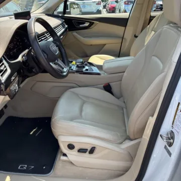 Another view of 2019 Audi Q7 55 SE Premium Plus for sale in Gurnee, IL at CarWise Gurnee
