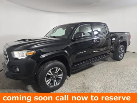 Black 2017 Toyota Tacoma SR5 for sale in Gurnee, IL