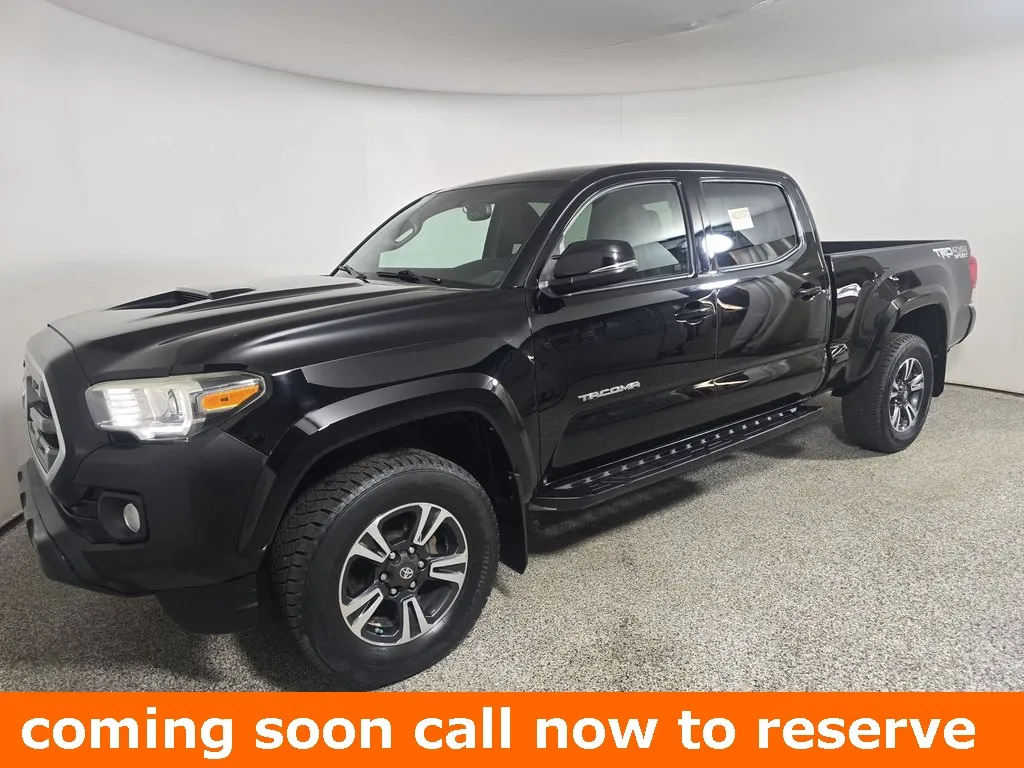 Black 2017 Toyota Tacoma SR5 for sale in Gurnee, IL