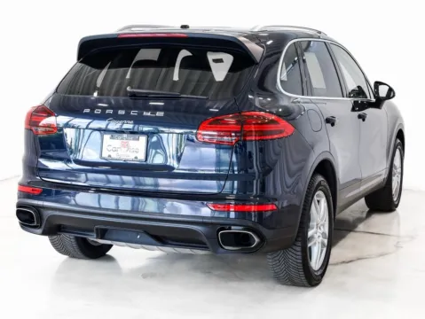 More photos of 2018 Porsche Cayenne at CarWise Gurnee, IL