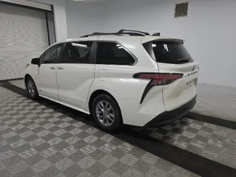 Photos of 2021 Toyota Sienna XLE for sale in Gurnee, IL at CarWise Gurnee