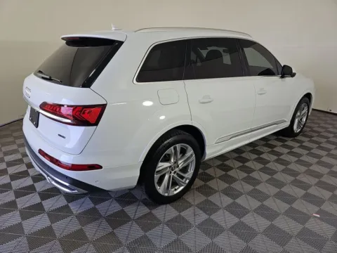 Photos of 2020 Audi Q7 55 Premium Plus for sale in Gurnee, IL at CarWise Gurnee