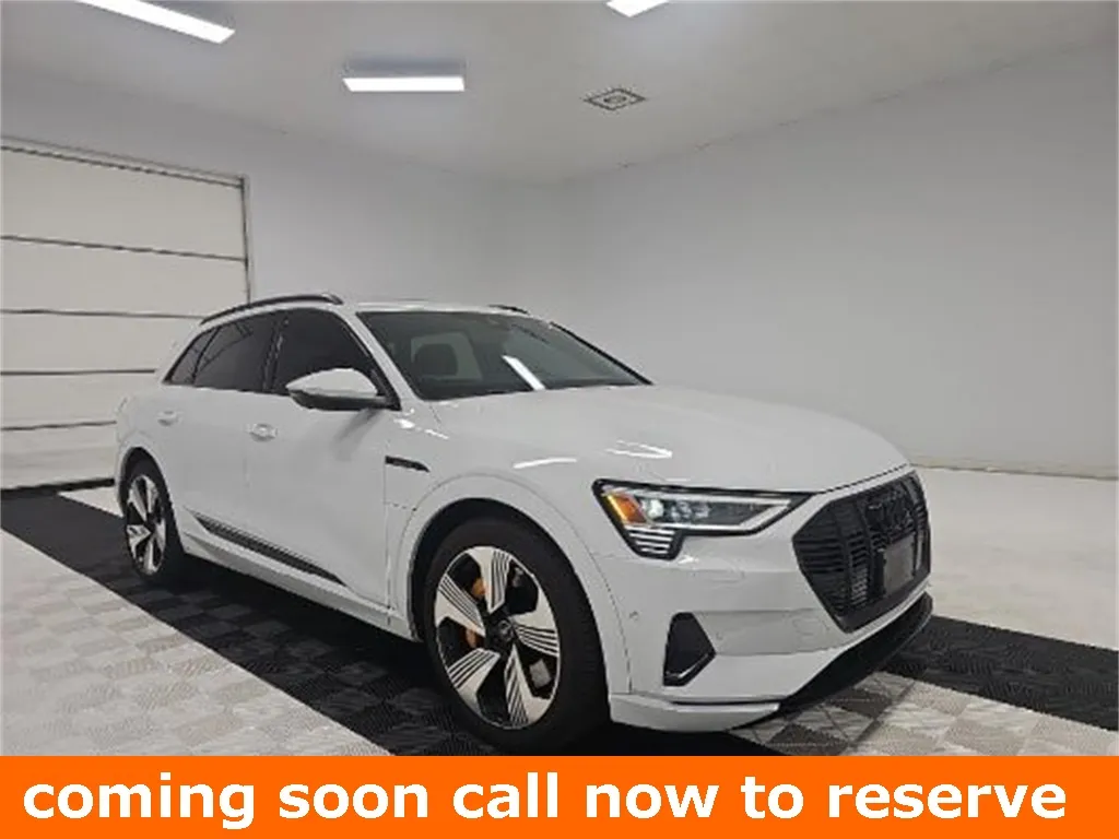 2023 Audi e-tron Premium Plus