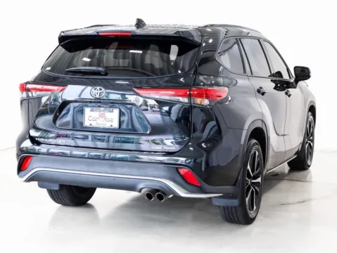 More photos of 2022 Toyota Highlander XSE at CarWise Gurnee, IL
