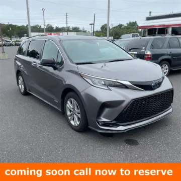 Gray 2021 Toyota Sienna XSE for sale in Gurnee, IL