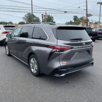 Photos of 2021 Toyota Sienna XSE for sale in Gurnee, IL at CarWise Gurnee