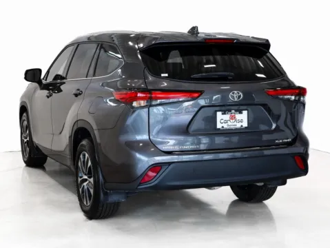 More photos of 2022 Toyota Highlander XLE at CarWise Gurnee, IL