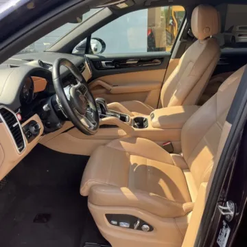Another view of 2019 Porsche Cayenne for sale in Gurnee, IL at CarWise Gurnee