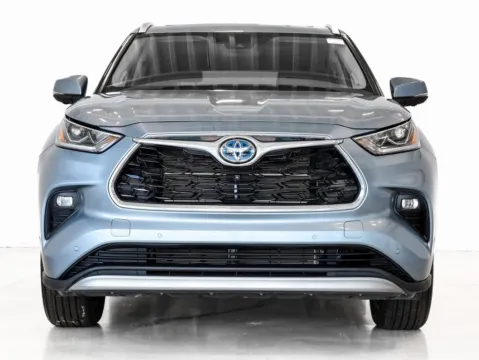 Photos of 2023 Toyota Highlander Hybrid Platinum for sale in Gurnee, IL at CarWise Gurnee