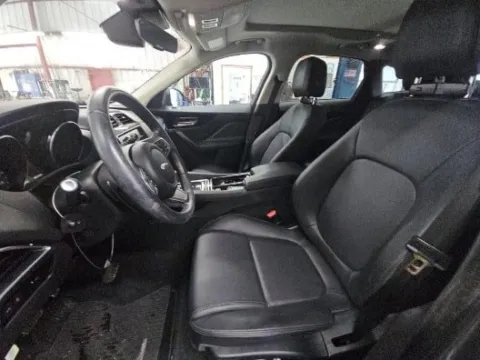 More photos of 2019 Jaguar F-PACE 25t Premium at CarWise Gurnee, IL