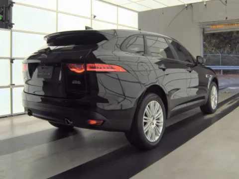 Photos of 2018 Jaguar F-PACE 25t Premium for sale in Gurnee, IL at CarWise Gurnee