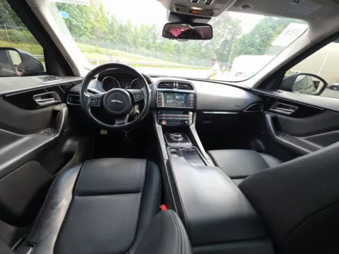 More photos of 2018 Jaguar F-PACE 25t Premium at CarWise Gurnee, IL