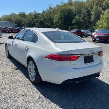 Photos of 2017 Jaguar XF 35t Prestige for sale in Gurnee, IL at CarWise Gurnee