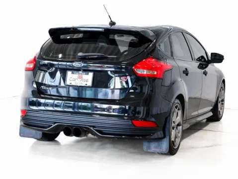 More photos of 2018 Ford Focus ST at CarWise Gurnee, IL