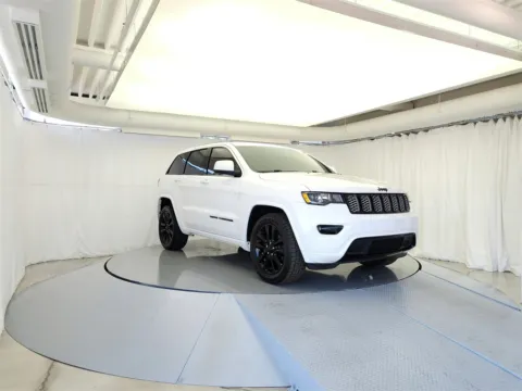White 2017 Jeep Grand Cherokee Altitude for sale in Gurnee, IL