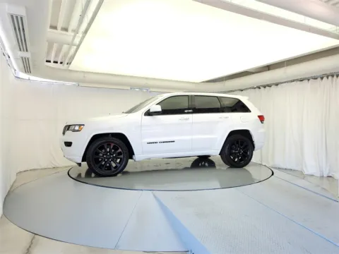 More photos of 2017 Jeep Grand Cherokee Altitude at CarWise Gurnee, IL