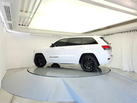 More photos of 2017 Jeep Grand Cherokee Altitude at CarWise Gurnee, IL