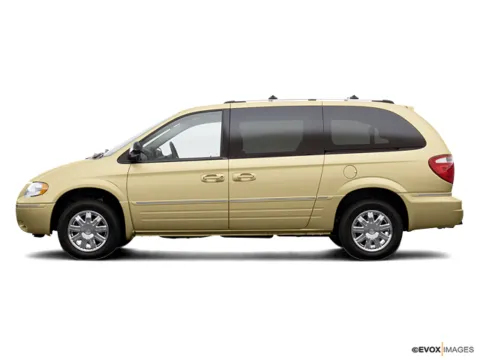 Gold 2006 Chrysler Town & Country for sale in Gurnee, IL