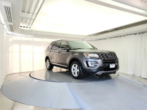 Gray 2017 Ford Explorer XLT for sale in Gurnee, IL