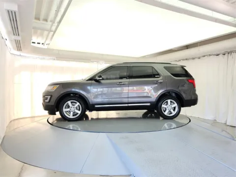 More photos of 2017 Ford Explorer XLT at CarWise Gurnee, IL