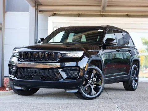 Another view of 2023 Jeep Grand Cherokee Altitude X for sale in Gurnee, IL at CarWise Gurnee