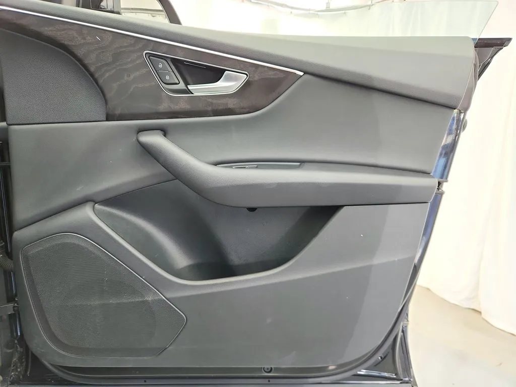 2023 Audi Q8 Premium - Photo 30