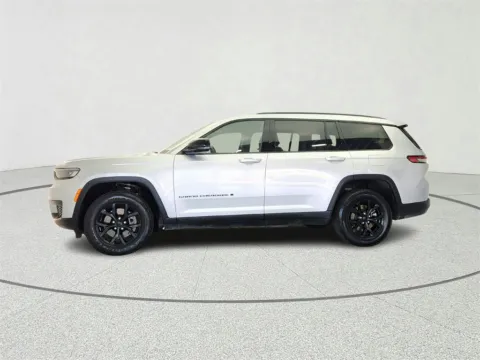 More photos of 2024 Jeep Grand Cherokee L Altitude at CarWise Gurnee, IL