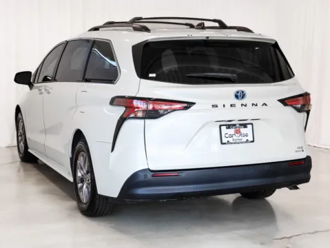 More photos of 2021 Toyota Sienna XLE at CarWise Gurnee, IL