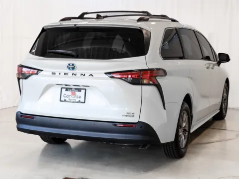 More photos of 2021 Toyota Sienna XLE at CarWise Gurnee, IL