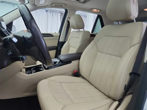 Photos of 2019 Mercedes-Benz GLE 400 for sale in Gurnee, IL at CarWise Gurnee