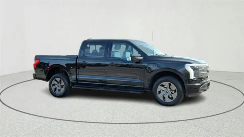 More photos of 2022 Ford F-150 Lightning Lariat at CarWise Gurnee, IL