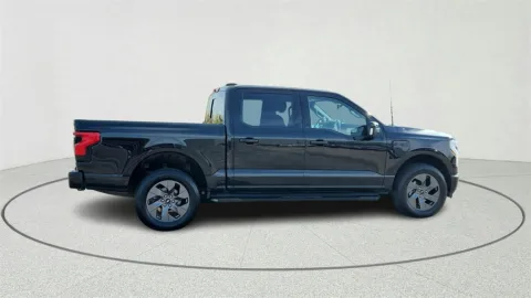 More photos of 2022 Ford F-150 Lightning Lariat at CarWise Gurnee, IL