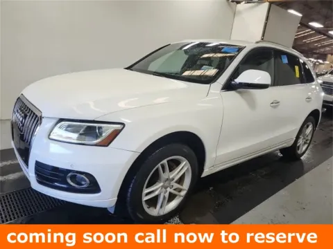 White 2017 Audi Q5 2.0T Premium Plus for sale in Gurnee, IL