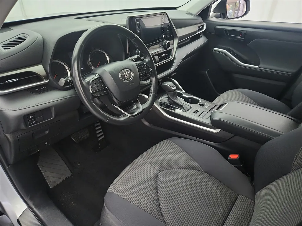 2021 Toyota Highlander LE