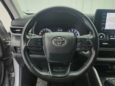 More photos of 2021 Toyota Highlander LE at CarWise Gurnee, IL