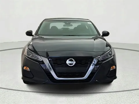 Photos of 2022 Nissan Altima 2.5 SV for sale in Gurnee, IL at CarWise Gurnee
