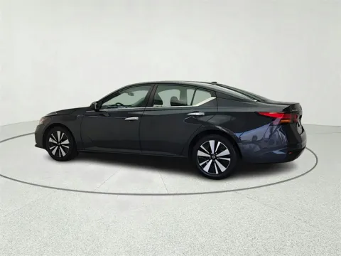 More photos of 2022 Nissan Altima 2.5 SV at CarWise Gurnee, IL