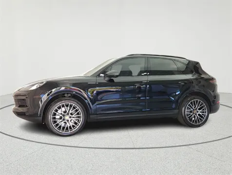 More photos of 2022 Porsche Cayenne S at CarWise Gurnee, IL