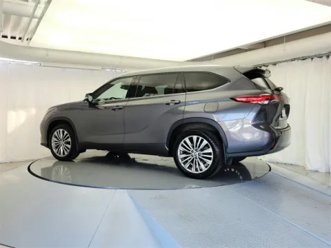 More photos of 2022 Toyota Highlander Platinum at CarWise Gurnee, IL